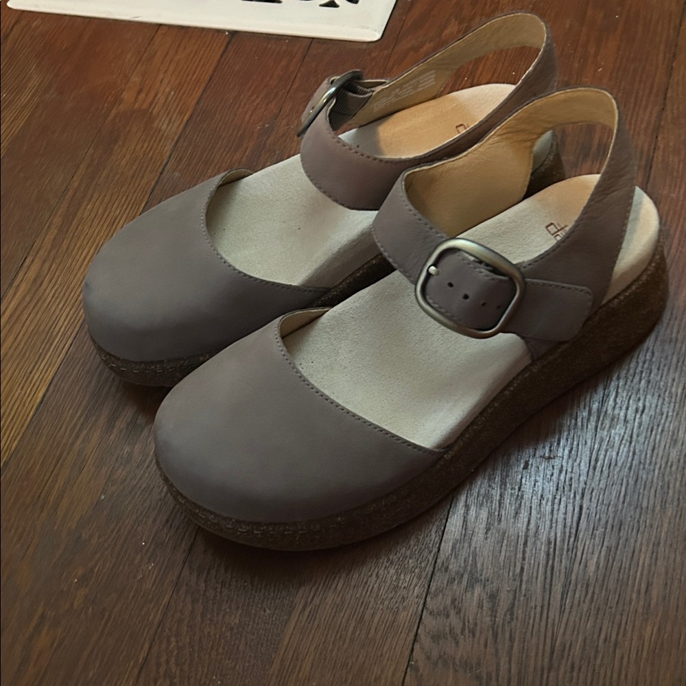 New Dansko Brynlee Clogs - Picture 2 of 8